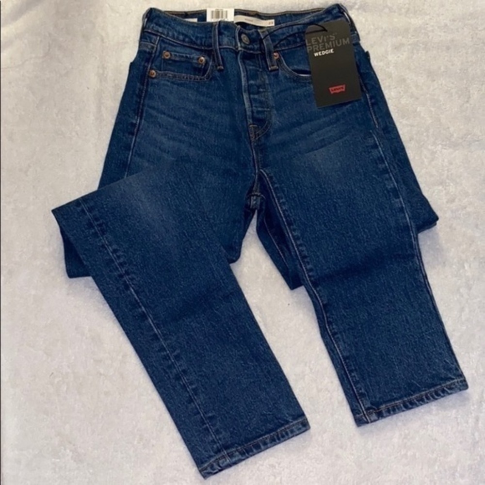 PREMIUM LEVIS WEDGIE